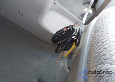 2013 Toyota Sienna Le V6 8 Passenger z USA, uszkodzony, nr VIN 5TDKK3DC7DS324882